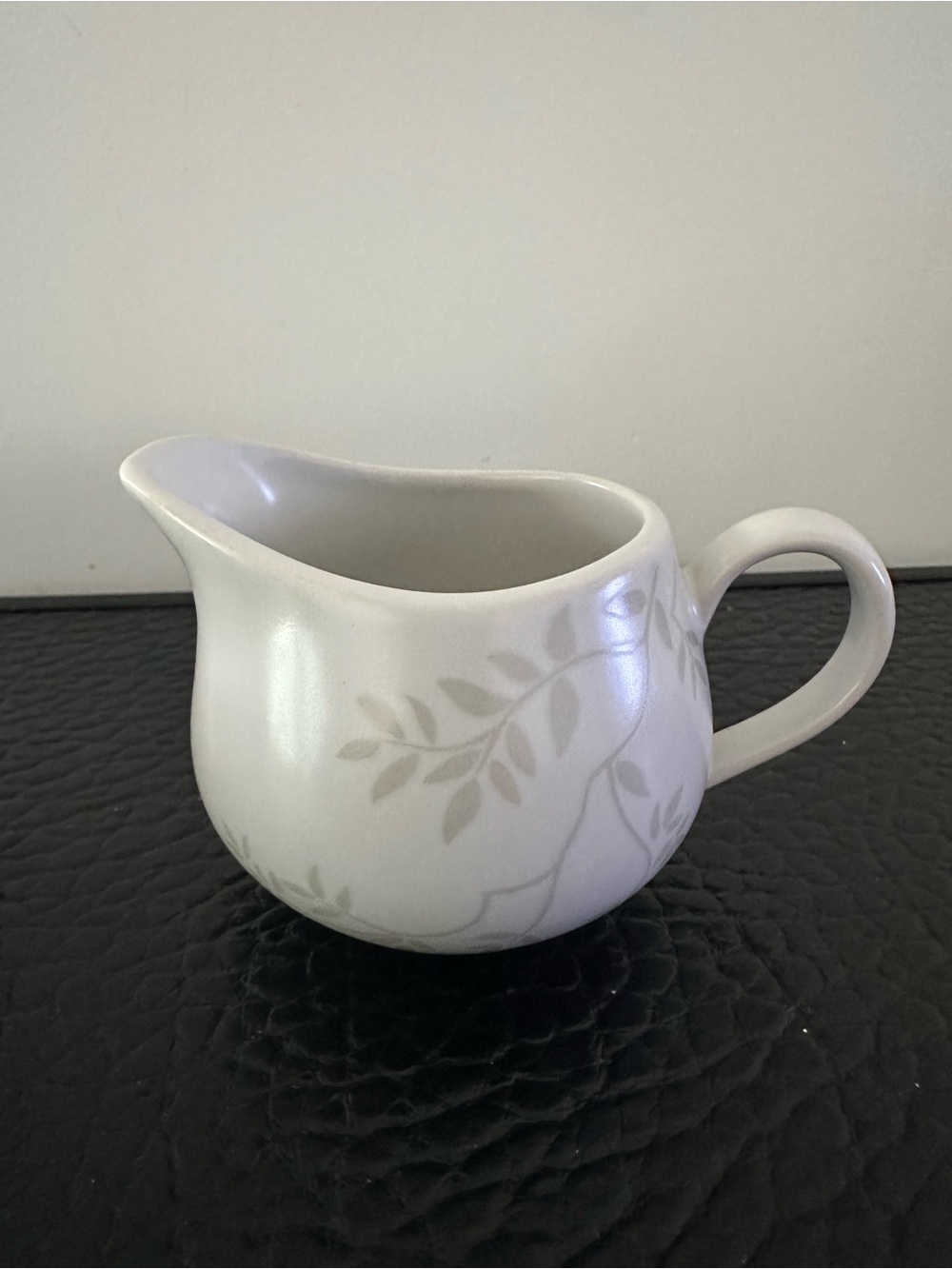Elite Leaf-Pattern Creamer and Sugar Set Pre-Owned - Picture 2 of 15